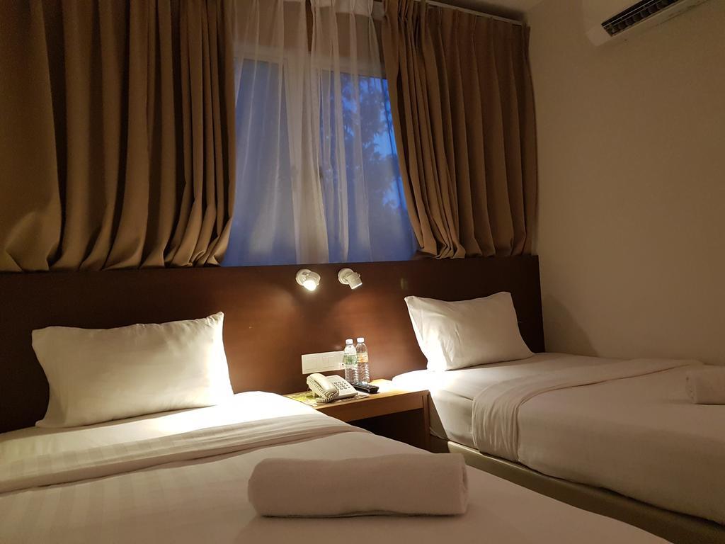 Hotel Asia Kuah Room photo
