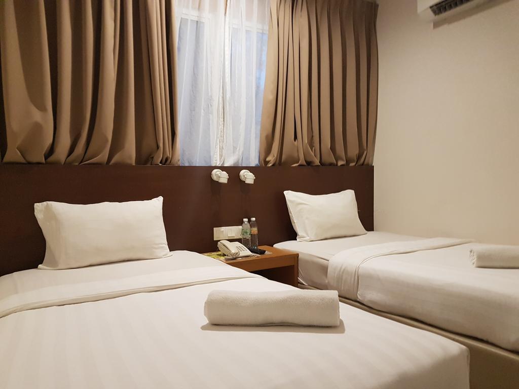 Hotel Asia Kuah Room photo