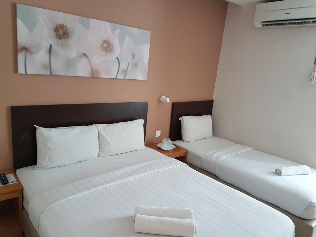 Hotel Asia Kuah Room photo